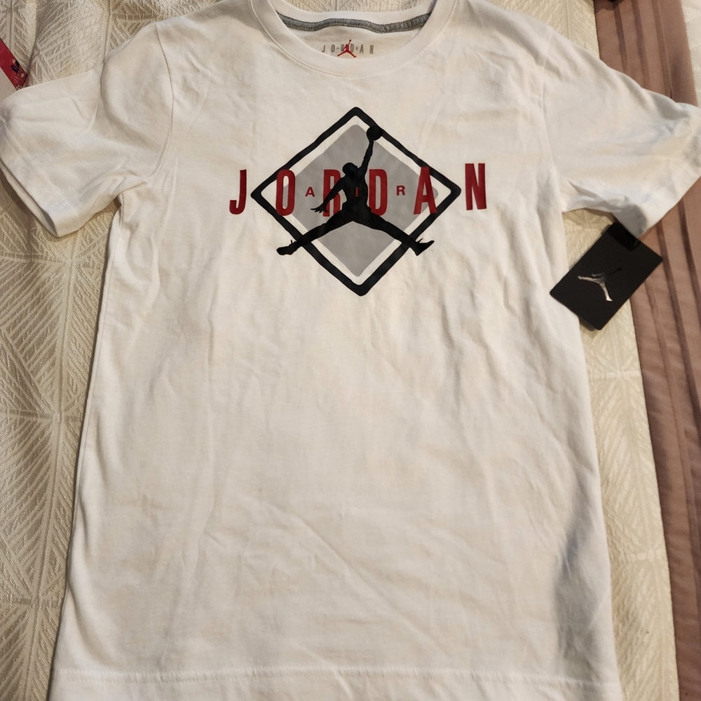 Nike Jordan Big Kids White and Red Logo Jumpman  T-Shirt NWT SZ L